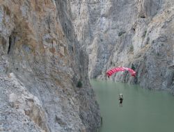 Atlama yarışları nefes kesti